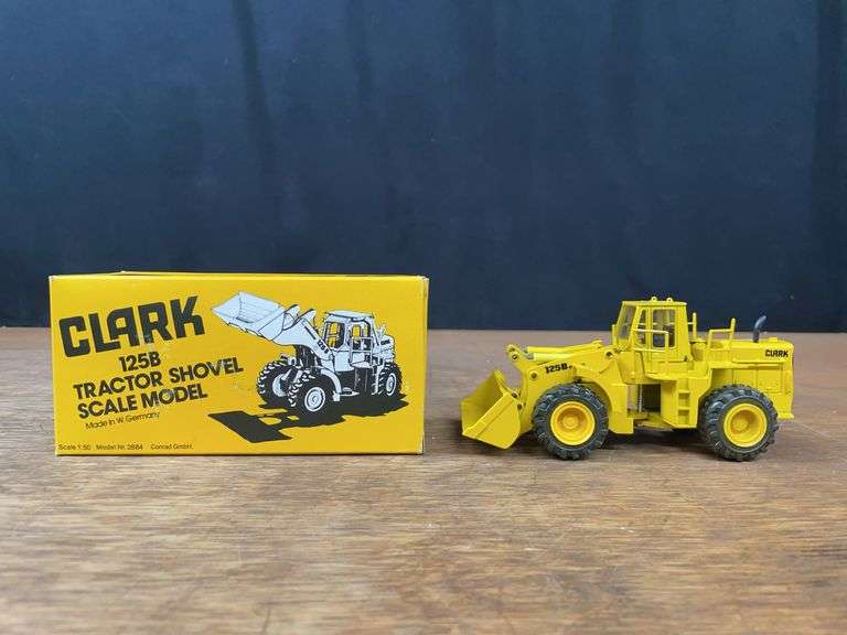 1/50 Clark 125B Wheel Loader NIB Conrad image