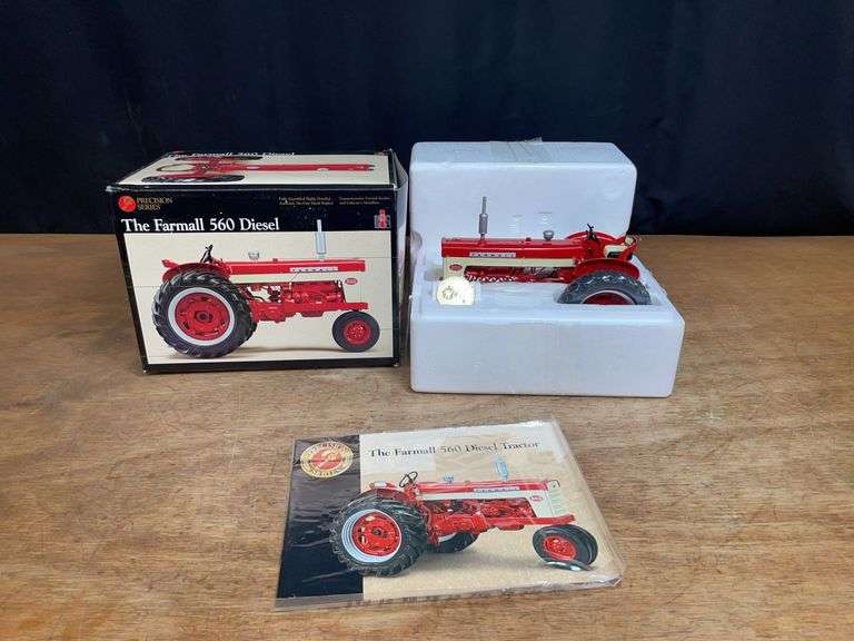 1/16 Farmall 560 Precision NIB Ertl image