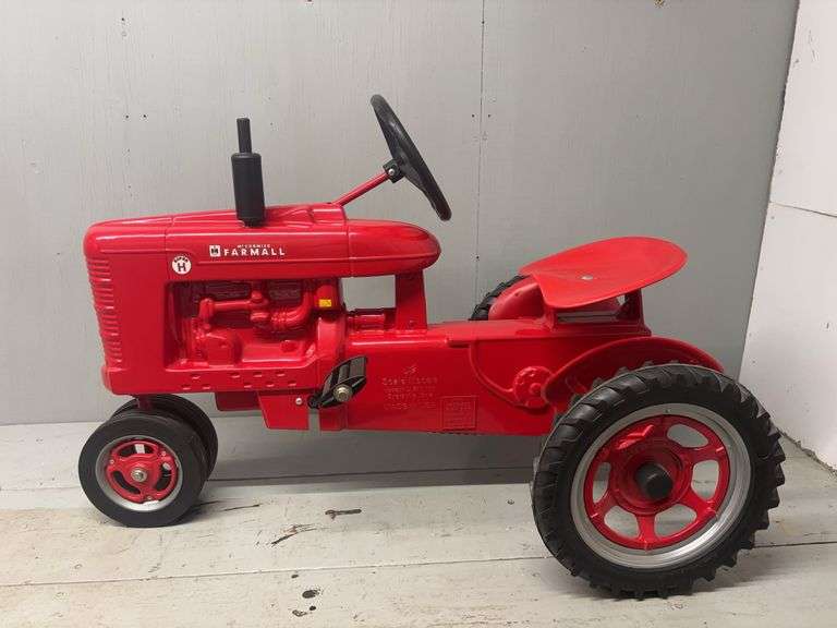 Farmall Super H Pedal Tractor SM image
