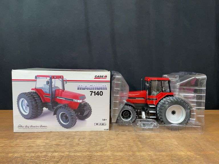 1/16 Case-IH Magnum 7140 2012 TTT NIB Ertl image