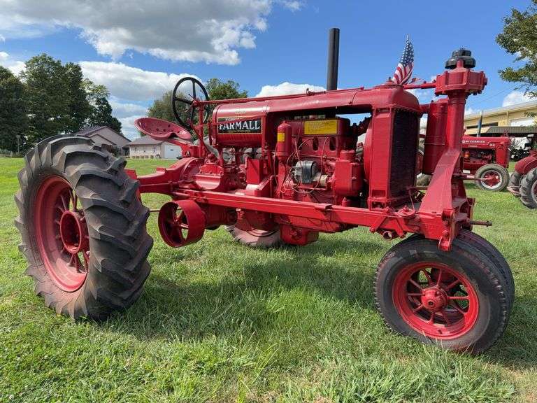Farmall F-20 image
