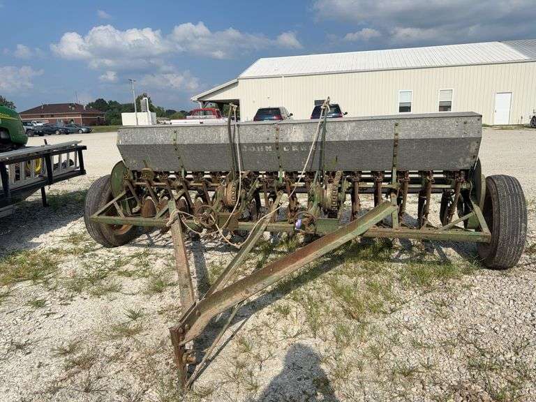 John Deere Model B Planter image