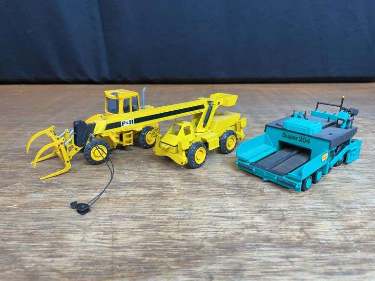 (3) 1/50 Caterpillar, P&H, Vogele image