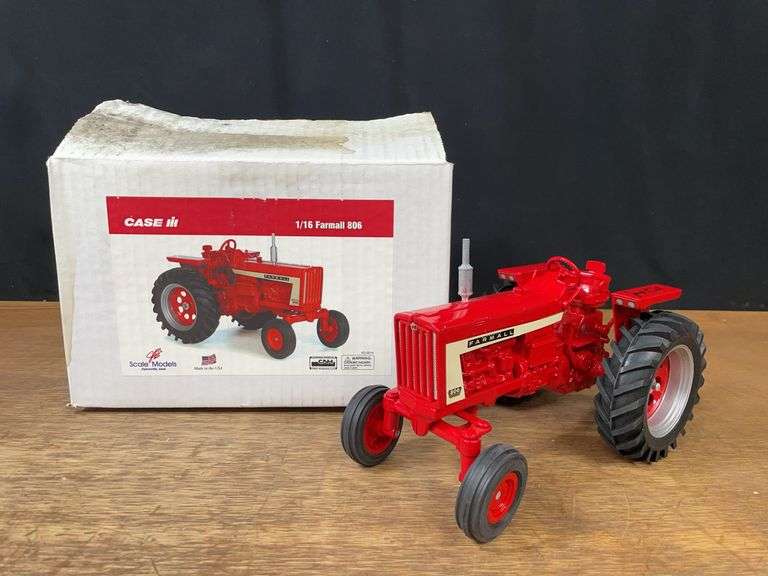 1/16 Farmall 806 NIB SM image