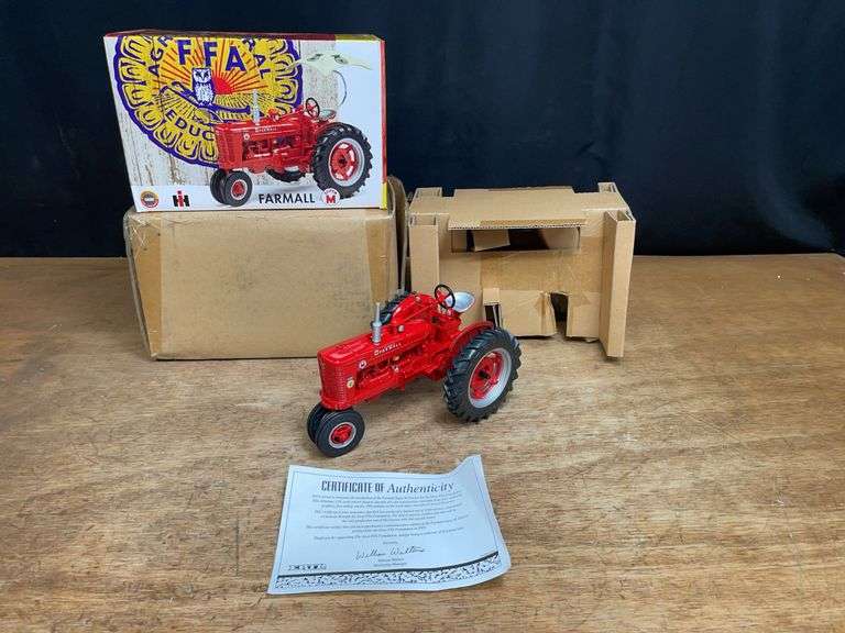 1/16 Farmall Super M 2003 Iowa FFA NIB Ertl image