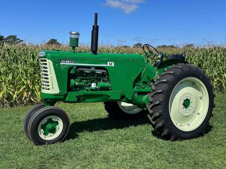 Oliver 880 Diesel Row Crop image