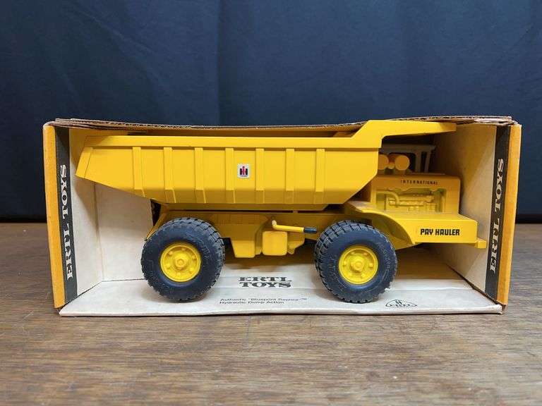 1/25 IH Pay Hauler Dump Truck NIB Ertl image