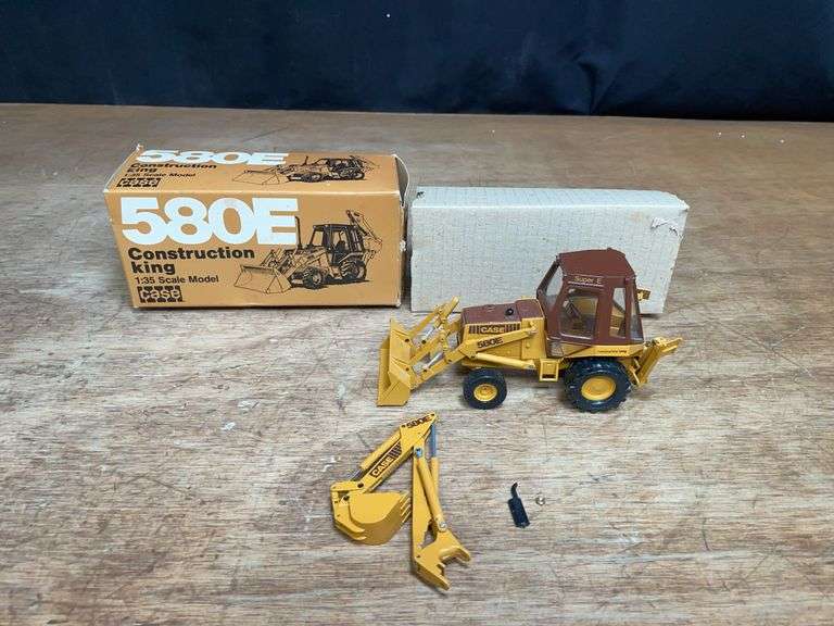 1/35 Case 580E Backhoe NIB Conrad image