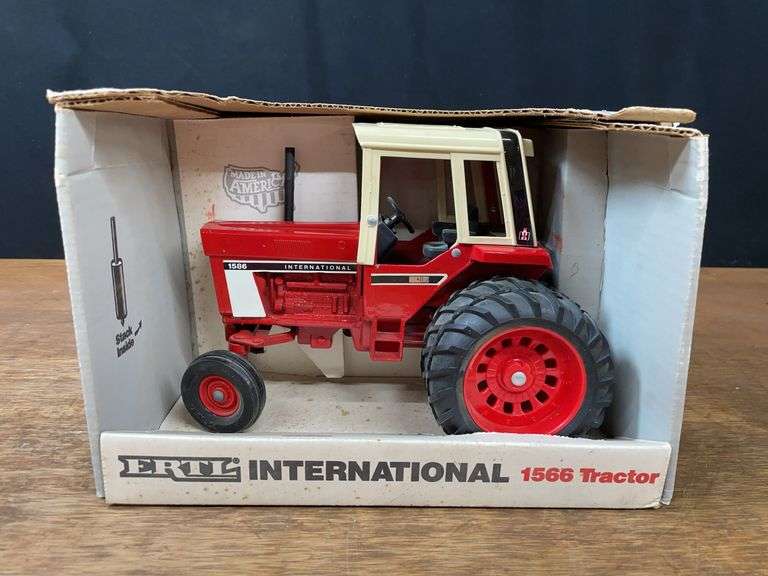 1/16 IH 1586 Ertl image