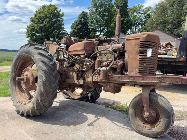 Farmall M image