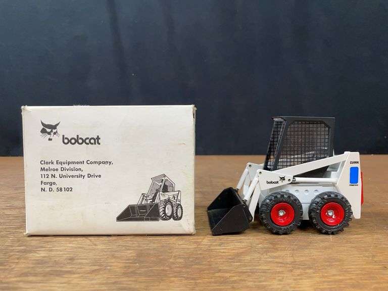 1/24 Clark Bobcat Skid Loader NIB Conrad image