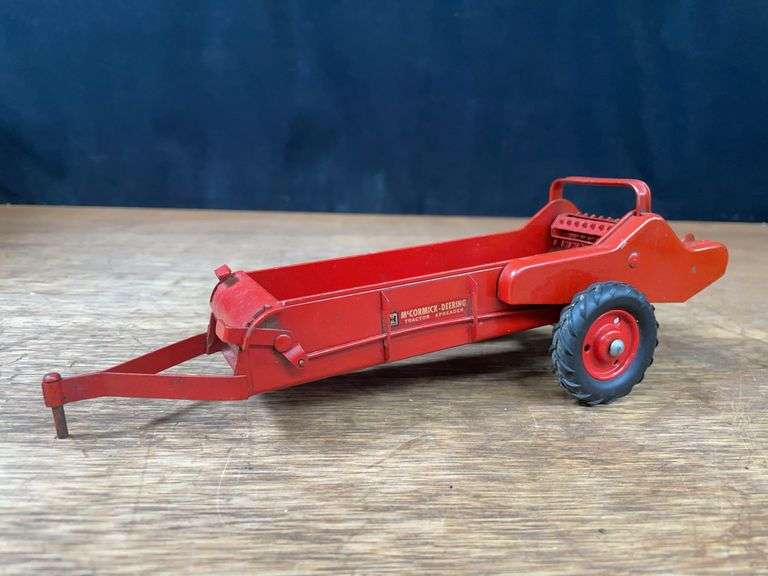 1/16 McCormick-Deering Spreader Eska image