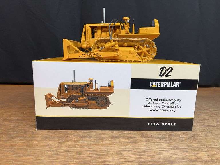 1/16 Caterpillar D2 Crawler NIB SC image