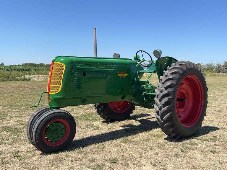 Oliver 70 Row Crop Gas image