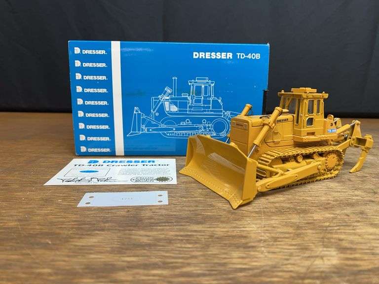 1/48 Dresser TD-40B Crawler NIB Classic Construction Models image