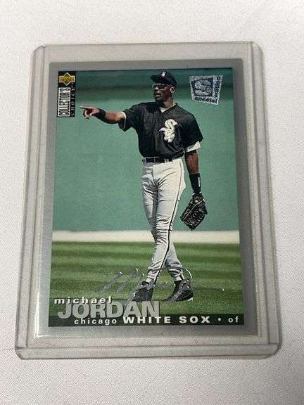 1995 Collector's Choice #238 Michael Jordan Silver Signature INSERT image