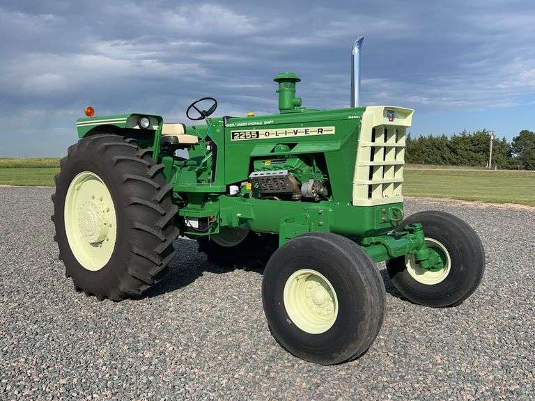 1974 Oliver 2255 Diesel Row Crop with Cat 3208 image
