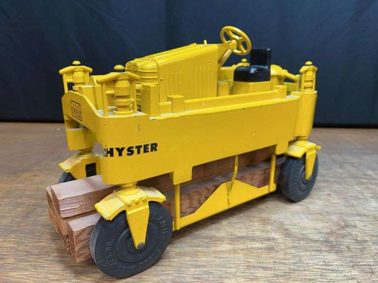 Hyster Straddle Carrier Drudge Brothers image