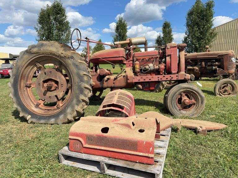 Farmall H image