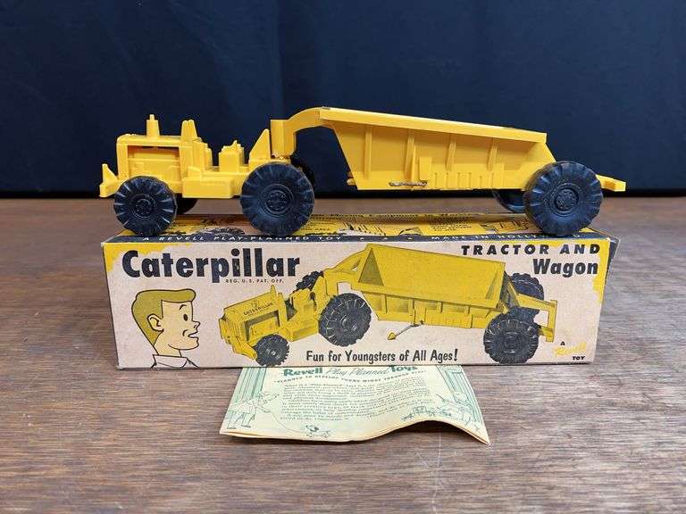 Caterpillar Tractor + Wagon NIB Revell image