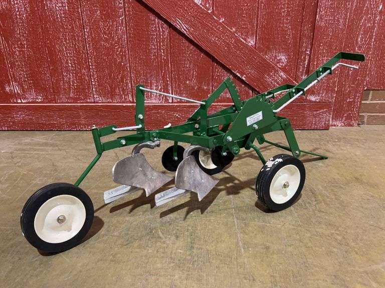 Oliver Pedal Plow Small Fry image