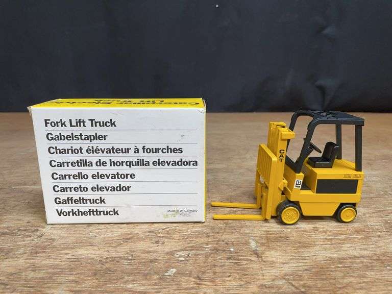 1/25 Caterpillar M50B Fork Lift NIB NZG image