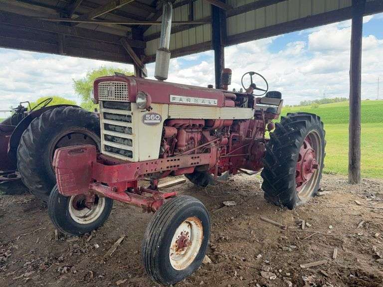 Farmall 560 image