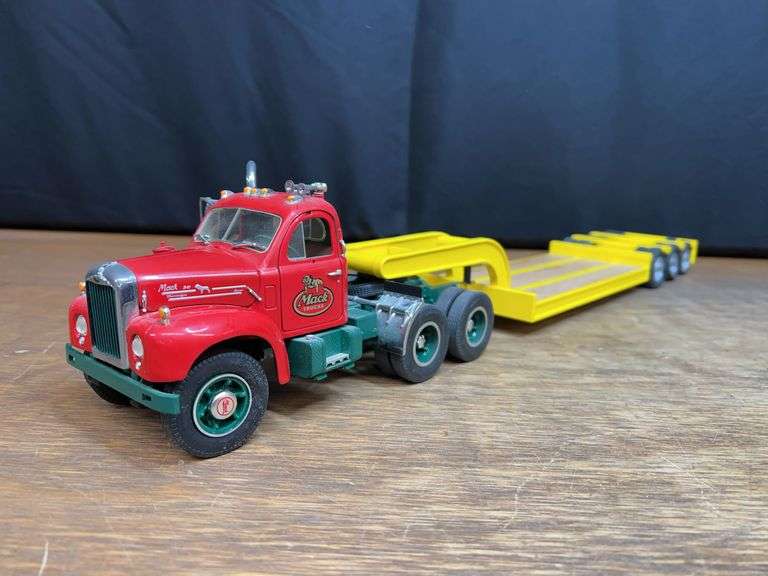 Mack B61 Lowboy image