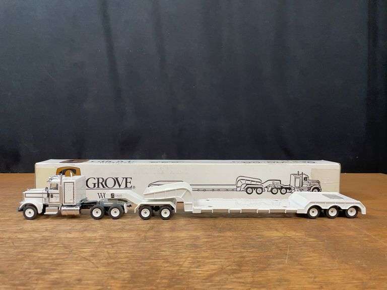 1/55 Grove Worldwide Lowboy Semi NIB Siku image