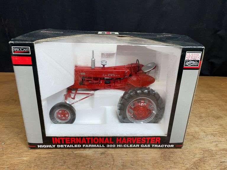 1/16 Farmall 300 Hi-Clear NIB SC image