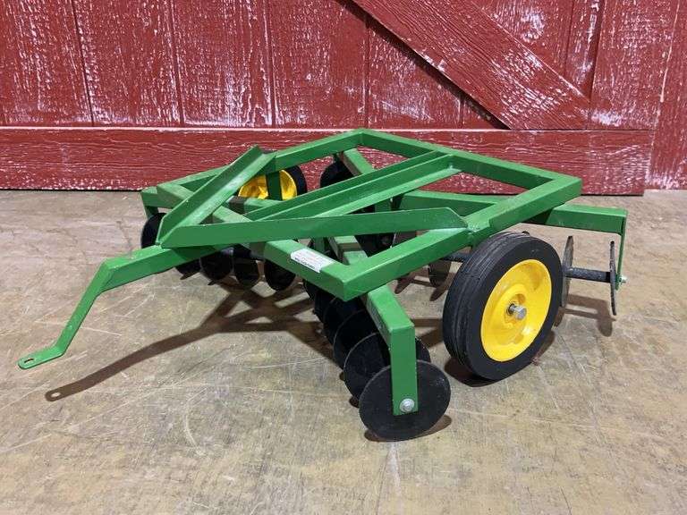 John Deere Pedal Disk Small Fry image