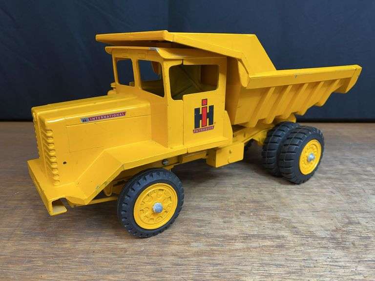 1/16 IH Payhauler Dump Truck Ertl image