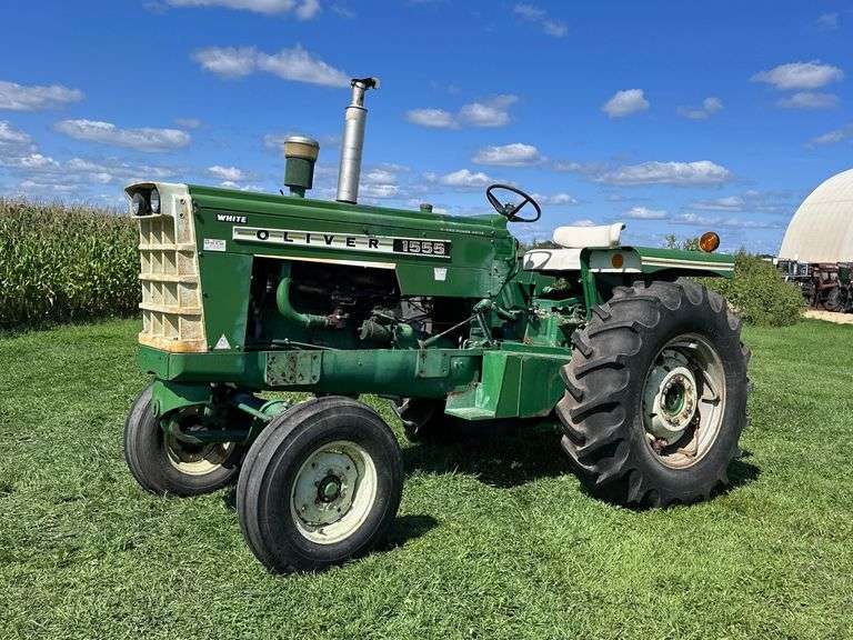 Oliver 1555 Gas Utility image