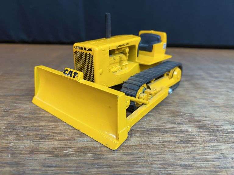 1/24 Caterpillar D6 Crawler Ertl image