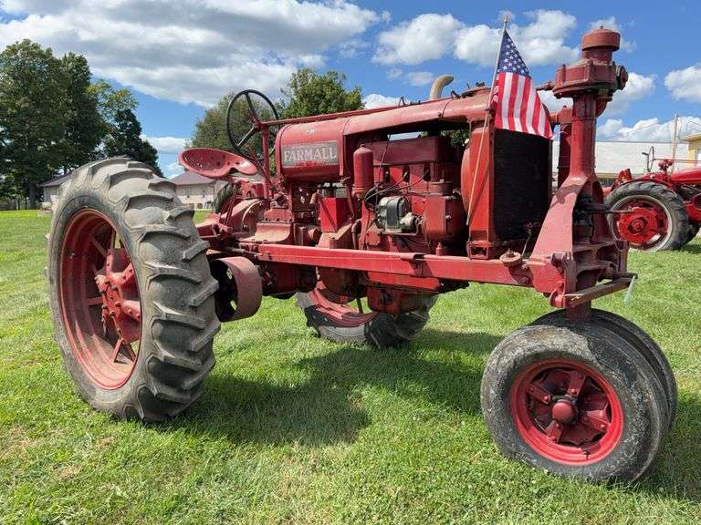 Farmall F-20 image