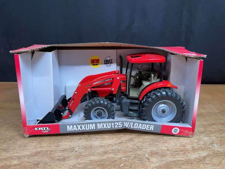 1/16 Case-IH Maxxum MXU125 w/Loader NIB Ertl image