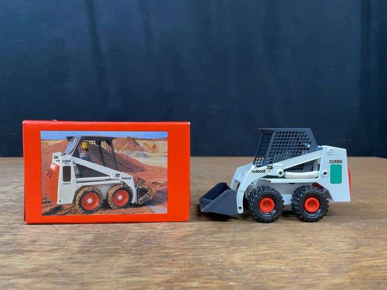 1/19 Clark Bobcat 533 Skid Loader NIB Gama image