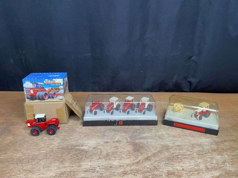 (3) 1/64 IH Tractos Ertl image