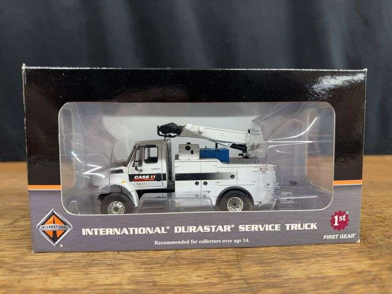 1/50 Case-IH Service Truck NIB 1st Gear image