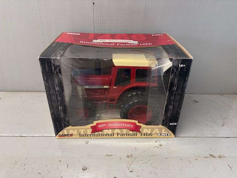 1/16 International Harvester 1466 with FWA Ertl image