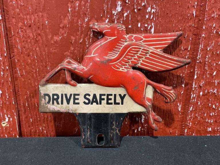 Mobil Pegasus License Plate Topper image