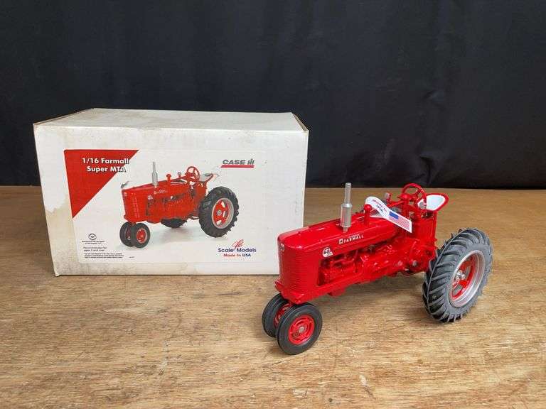 1/16 Farmall Super M-TA NIB SM image