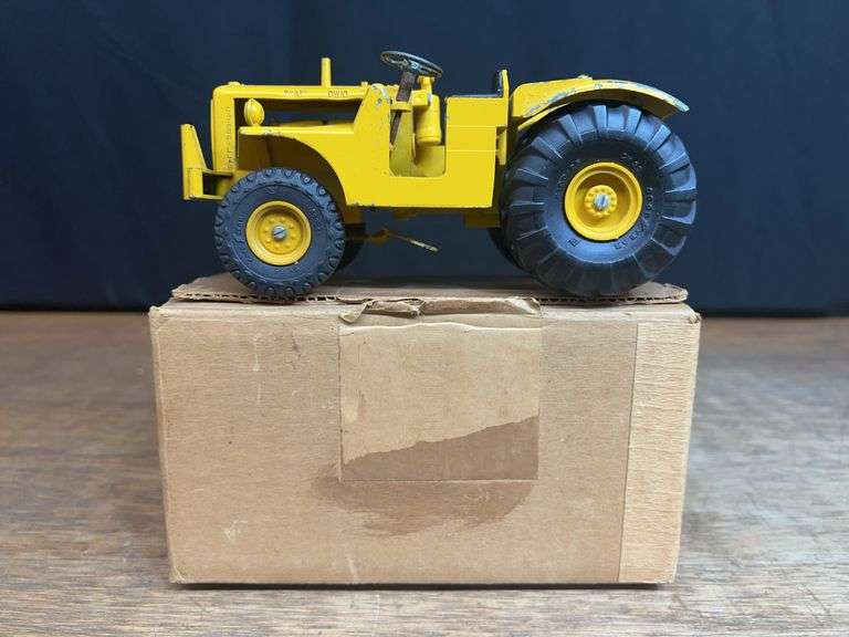 1/24 Caterpillar DW10 Tractor NIB Reuhl image