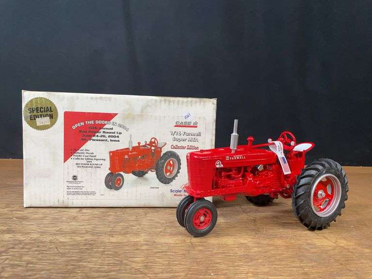 1/16 Farmall Super M-TA 2004 Red Power NIB SM image