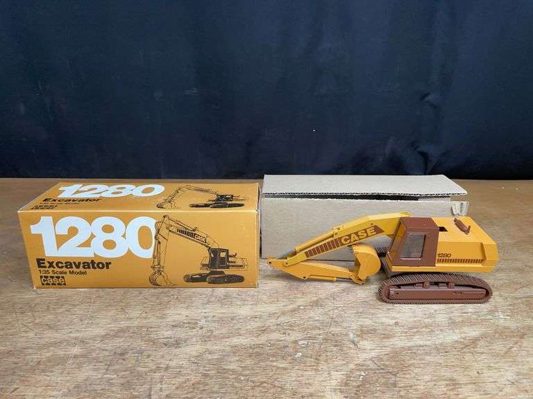 1/35 Case 1280 Excavator NIB Conrad image