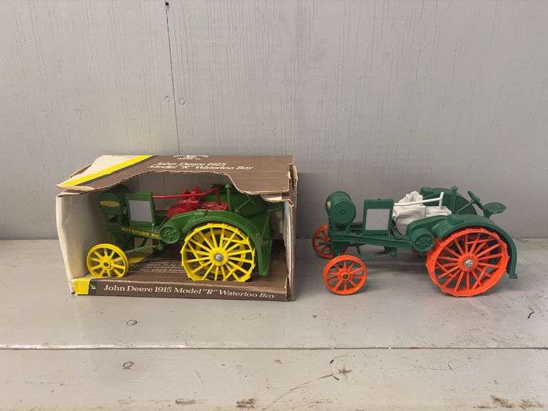 1/16 Waterloo Boy Model R + Overtime Ertl image