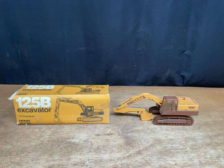 1/35 Case 125B Excavator NIB Conrad image