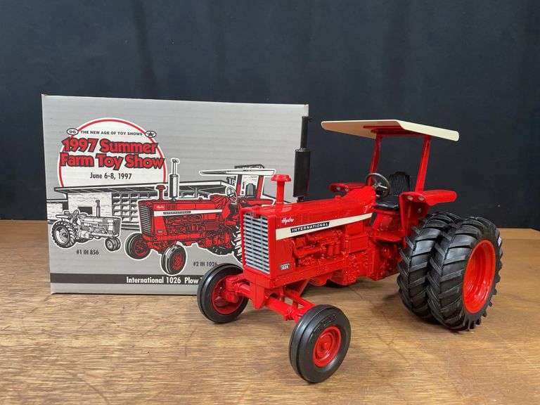 1/16 IH 1026 1997 SFTS NIB Ertl image