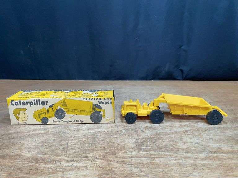 Caterpillar Tractor + Wagon NIB Revell image