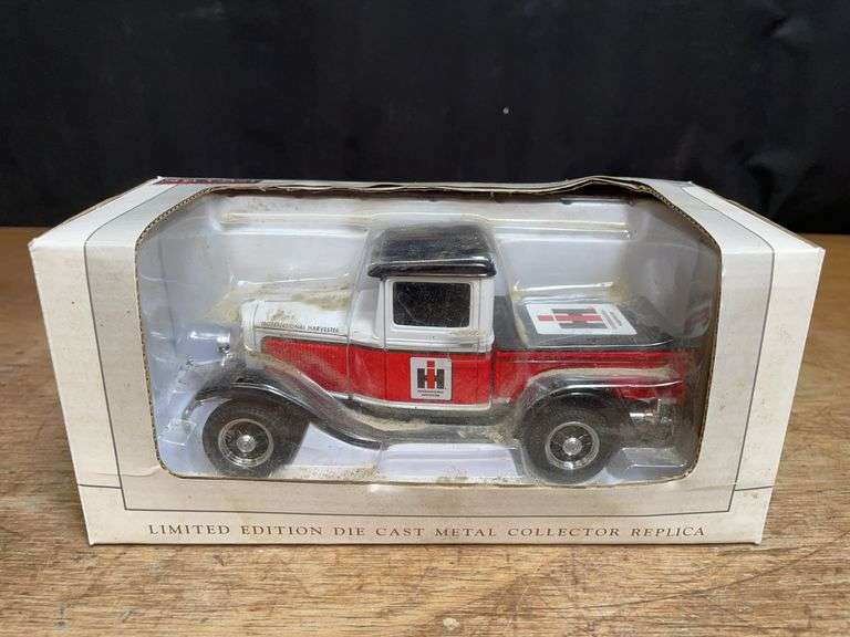 1/25 IH 1932 Ford Pickup NIB SC image
